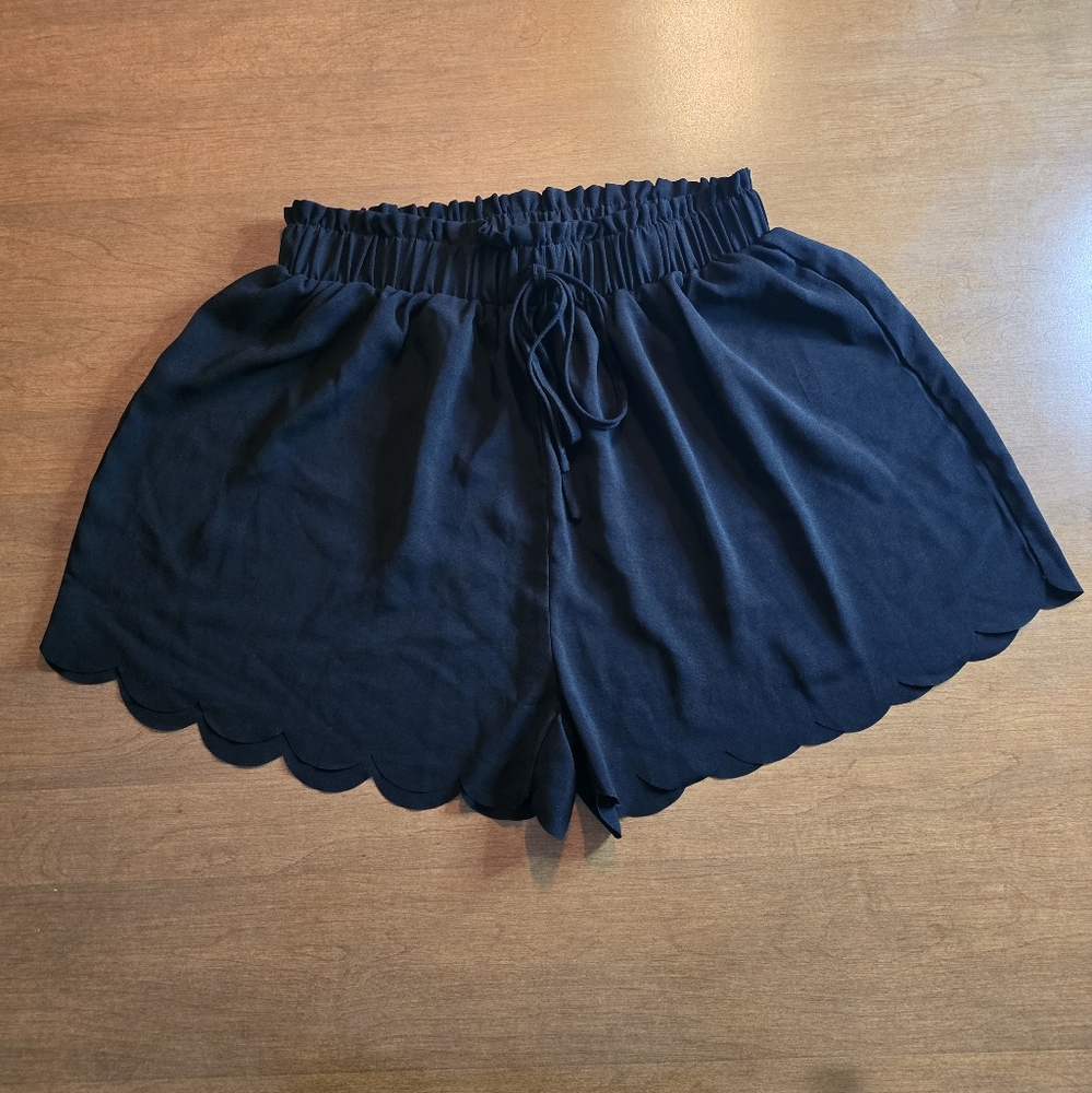 MakeMeChic Women's Plus Size Scallop Trim Wide Leg Shorts